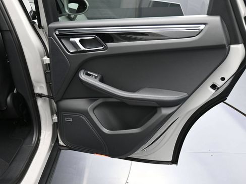 Certified 2026 Porsche Macan AWD/4WD image 25