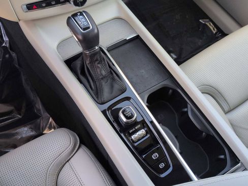 Used 2021 Volvo XC60 T5 Inscription w/ Advanced Package image 33