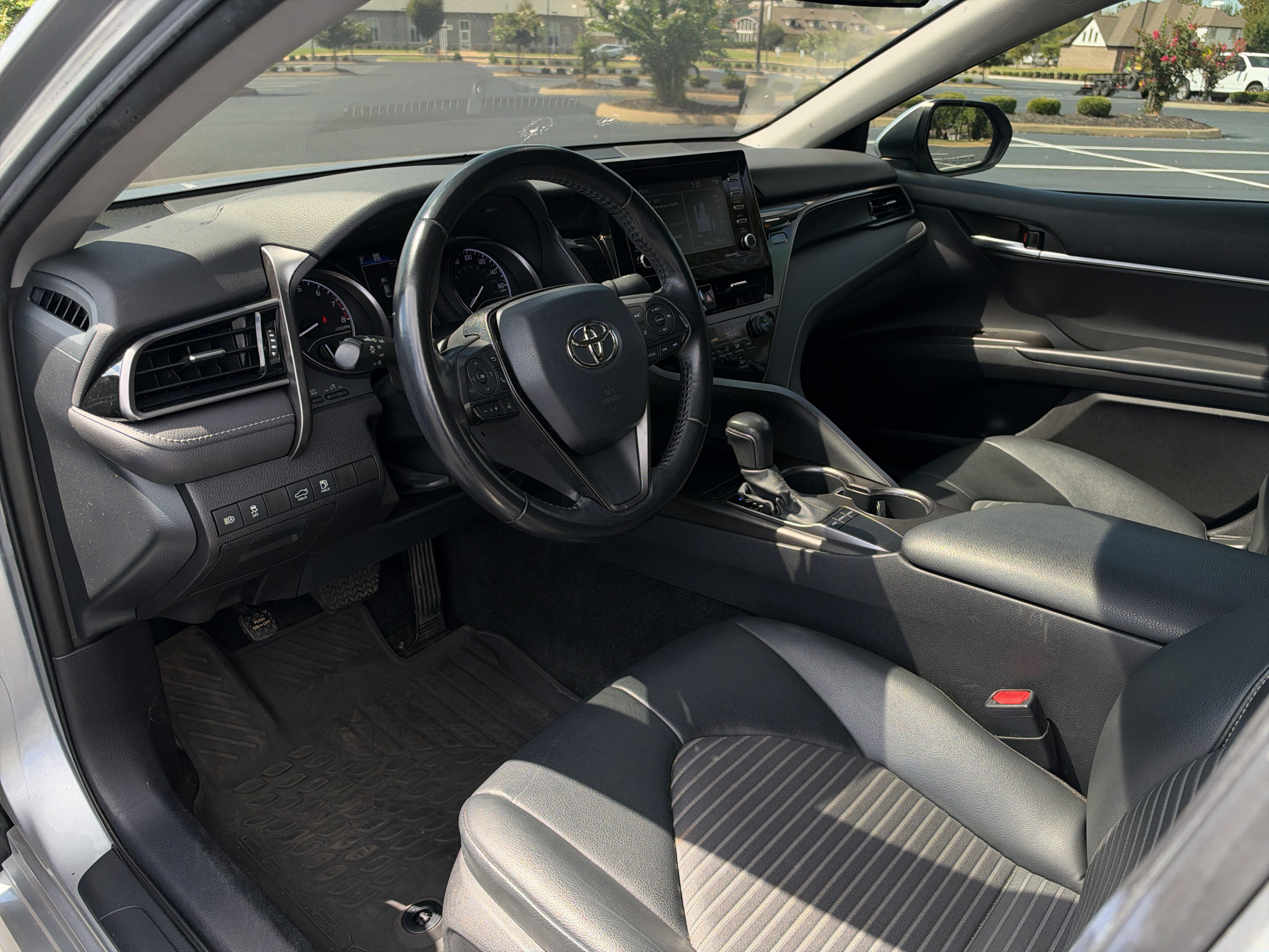 Used 2022 Toyota Camry SE FWD image 10