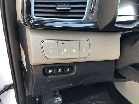 Used 2019 Kia Niro EX FWD image 31