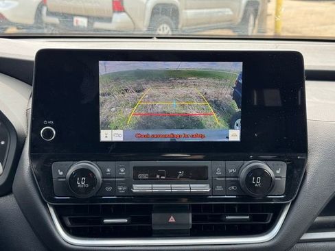 Used 2024 Toyota Grand Highlander AWD image 4