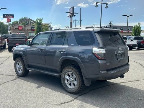 Used 2022 Toyota 4Runner SR5 AWD/4WD image 4