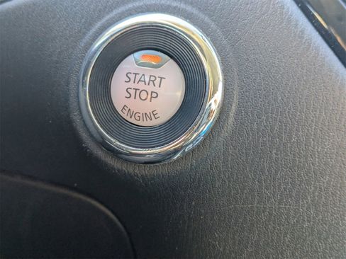 Used 2020 Nissan Pathfinder SV image 34