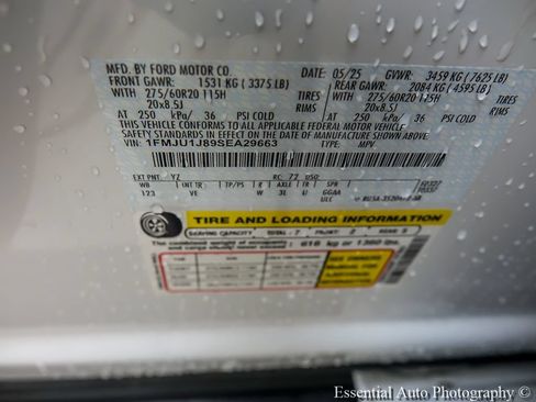 Used 2025 Ford Expedition Active AWD/4WD image 32