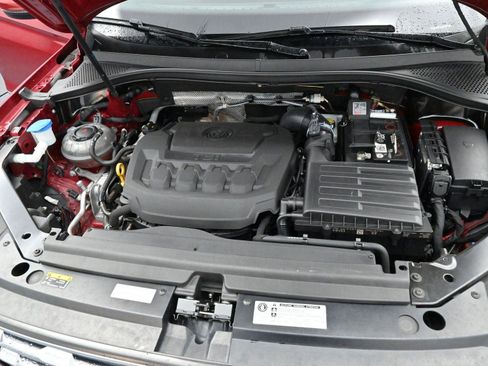 Used 2018 Volkswagen Tiguan SE w/ Panoramic Sunroof Package image 34