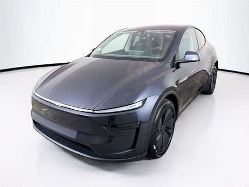Used 2026 Tesla Model Y Long Range image 3