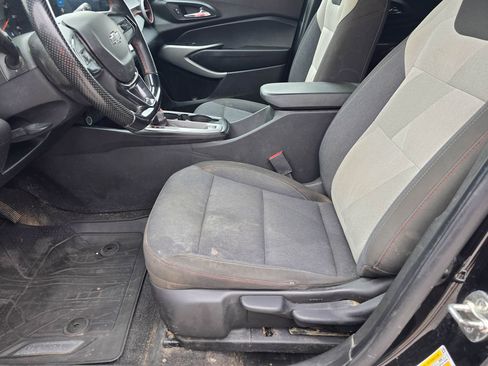Used 2024 Chevrolet Trax RS FWD image 10