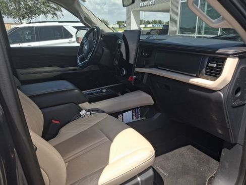 Used 2023 Ford Expedition Platinum RWD image 8