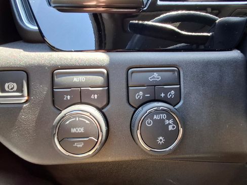 Used 2024 Chevrolet Silverado 1500 LT AWD/4WD image 20
