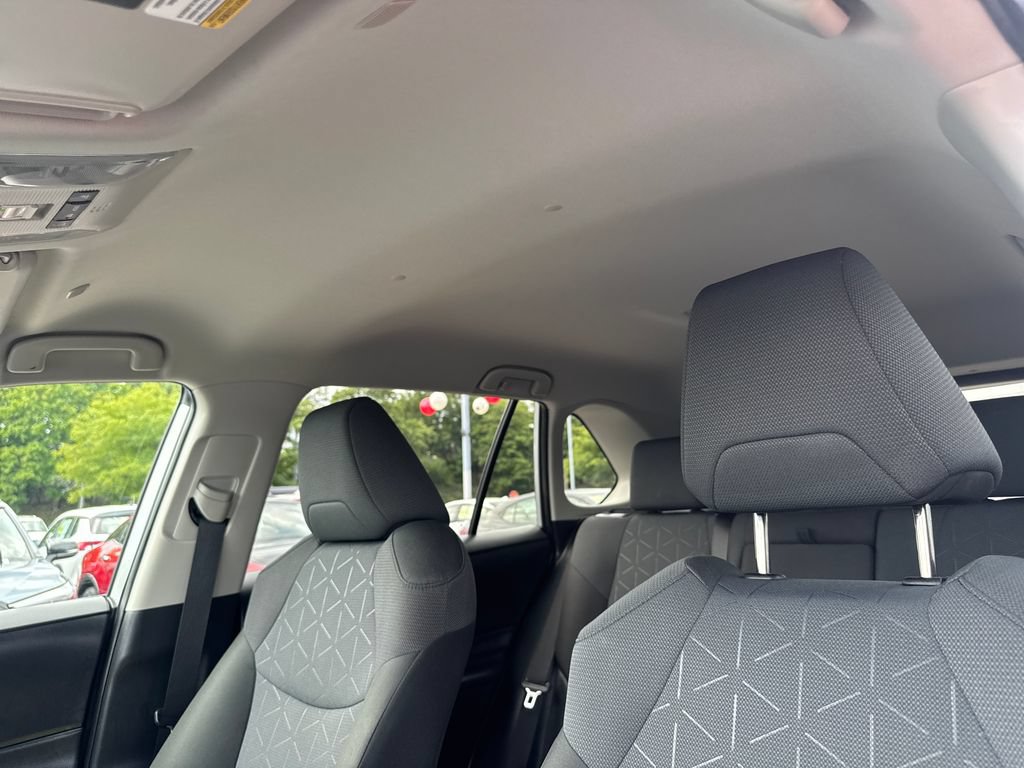 Used 2025 Toyota RAV4 XLE AWD/4WD image 16