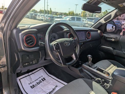 Used 2021 Toyota Tacoma TRD Off-Road AWD/4WD image 13