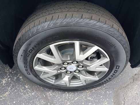 Used 2023 GMC Acadia SLE w/ Driver Convenience Package image 10