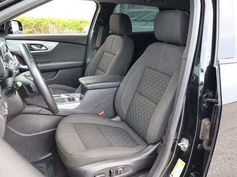 Used 2019 Chevrolet Blazer LT FWD image 2