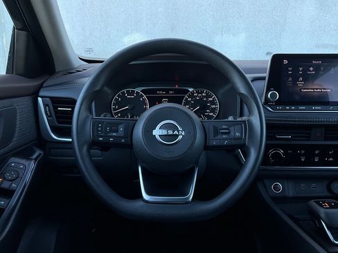 Used 2023 Nissan Rogue S image 30