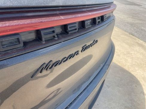 Used 2020 Porsche Macan Turbo image 8
