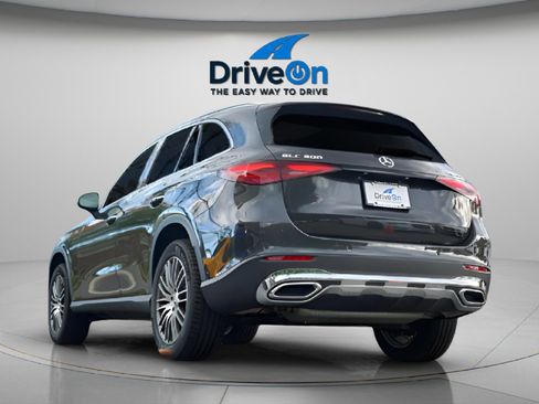 Used 2024 Mercedes-Benz GLC 300 4MATIC image 3