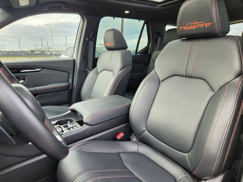 Certified 2025 Honda Pilot TrailSport image 7