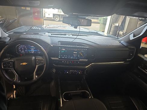 Used 2024 Chevrolet Silverado 2500 LT AWD/4WD image 2