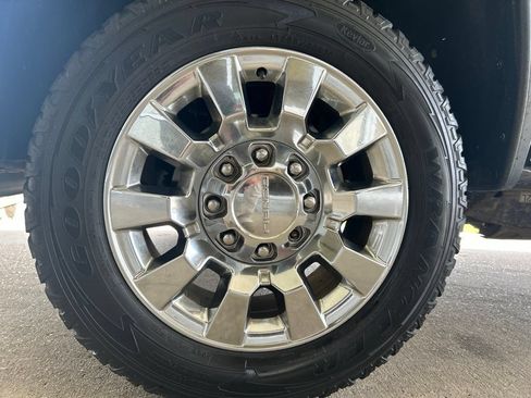 Used 2018 GMC Sierra 2500 Denali w/ Duramax Plus Package AWD/4WD image 30