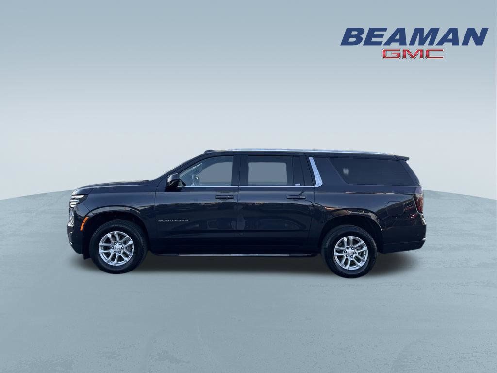 Used 2025 Chevrolet Suburban LT AWD/4WD image 4