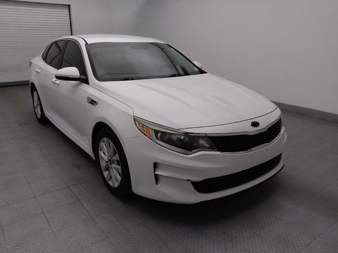 Used 2018 Kia Optima LX w/ 17" Alloy Wheels Package FWD image 13