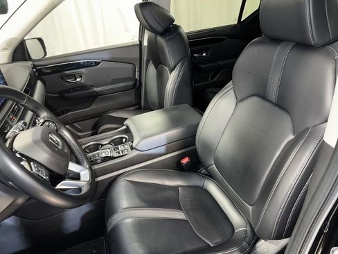 Certified 2023 Honda Pilot Touring image 17