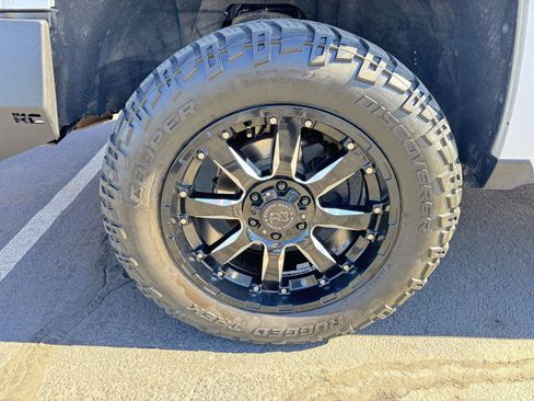 Used 2017 Chevrolet Silverado 1500 LTZ Z71 w/ LTZ Plus Package AWD/4WD image 9