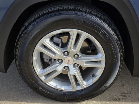 Used 2024 GMC Terrain SLE w/ Fleet Convenience Package image 11