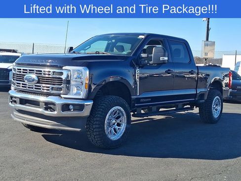 Used 2024 Ford F250 XLT AWD/4WD image 3