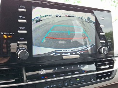 Used 2024 Toyota Sienna XLE AWD/4WD image 19