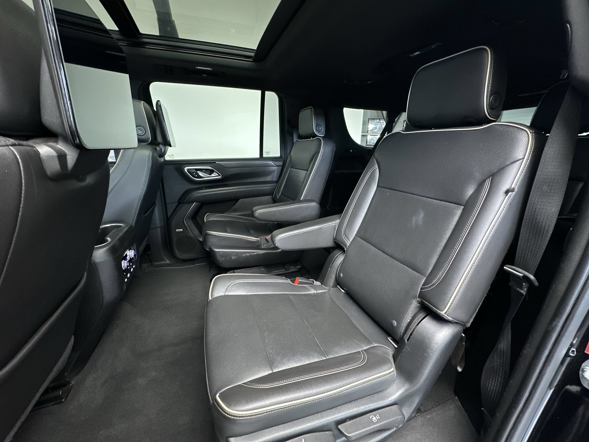 Used 2021 GMC Yukon XL SLT w/ SLT Luxury Plus Package AWD/4WD image 23