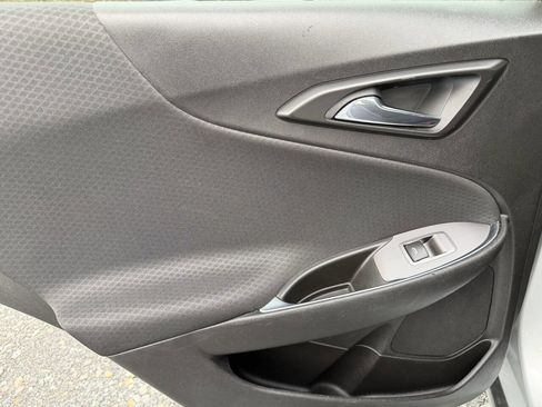 Used 2017 Chevrolet Malibu LT image 33