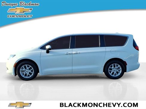 Used 2020 Chrysler Voyager LX w/ Cold Weather Group FWD image 6