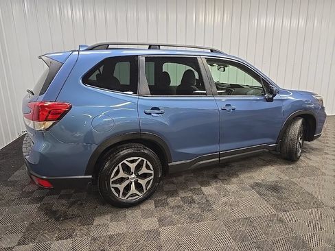 Used 2020 Subaru Forester Premium AWD/4WD image 3