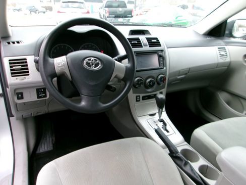Used 2013 Toyota Corolla LE image 6