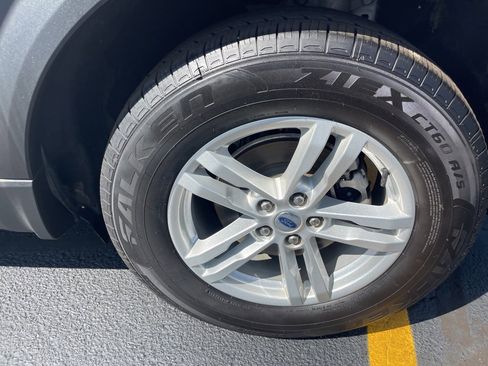 Used 2023 Ford Explorer XLT image 24