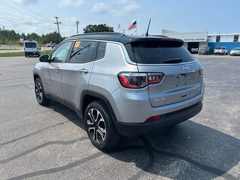 Used 2022 Jeep Compass Limited AWD/4WD image 3