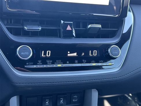 Used 2025 Toyota Corolla Cross AWD Hybrid image 31