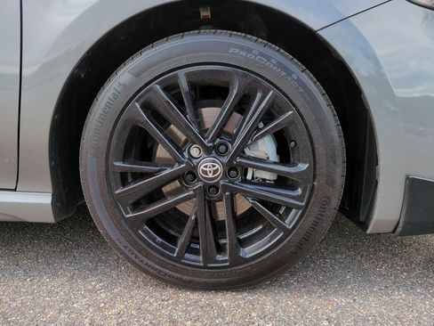 Used 2025 Toyota Camry SE FWD image 11