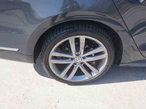 Used 2018 Volkswagen Passat 2.0T R-Line image 10