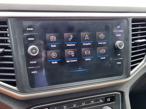 Used 2021 Volkswagen Atlas Cross Sport SE w/ Panoramic Sunroof Package FWD image 18