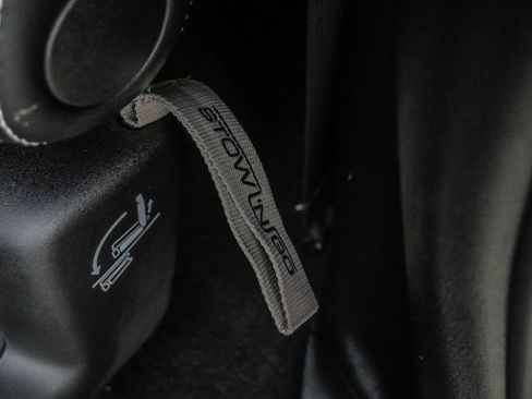 Used 2025 Chrysler Pacifica Select image 24