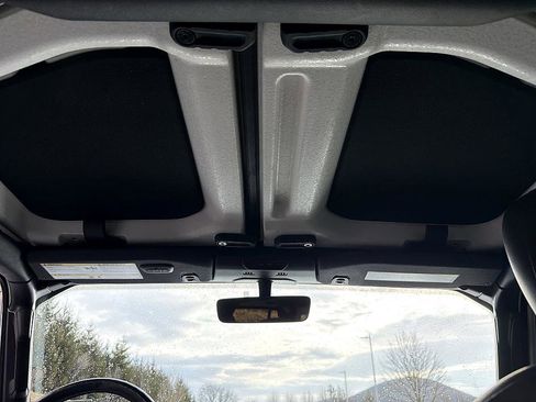 Used 2021 Jeep Wrangler Unlimited Sahara w/ Cold Weather Group image 16