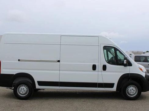 New 2025 RAM ProMaster 2500 w/ Convenience Group FWD image 3