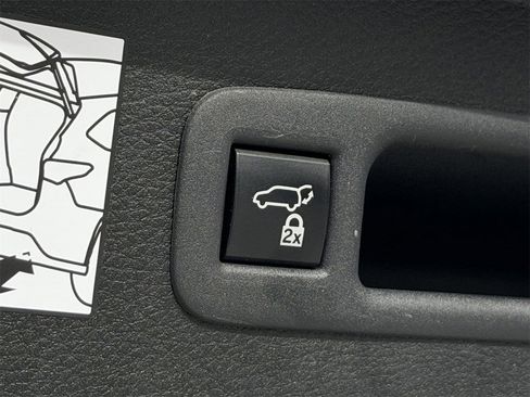 Used 2023 Toyota Sienna XLE image 31