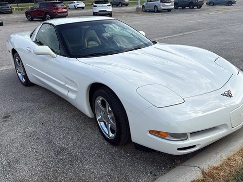 Used 2002 Chevrolet Corvette Coupe RWD image 1