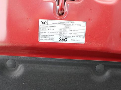Used 2025 Hyundai Santa Fe SEL FWD image 9