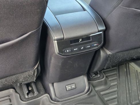 Used 2023 Toyota Highlander LE FWD image 28