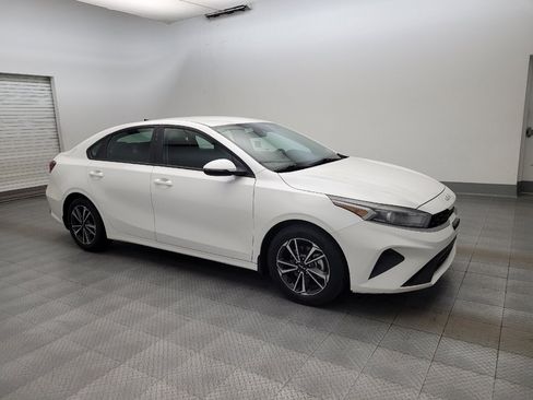Used 2024 Kia Forte LXS w/ LXS Technology Package FWD image 11