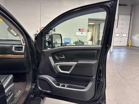 Used 2019 Nissan Titan SL w/ Off-Road Package image 27
